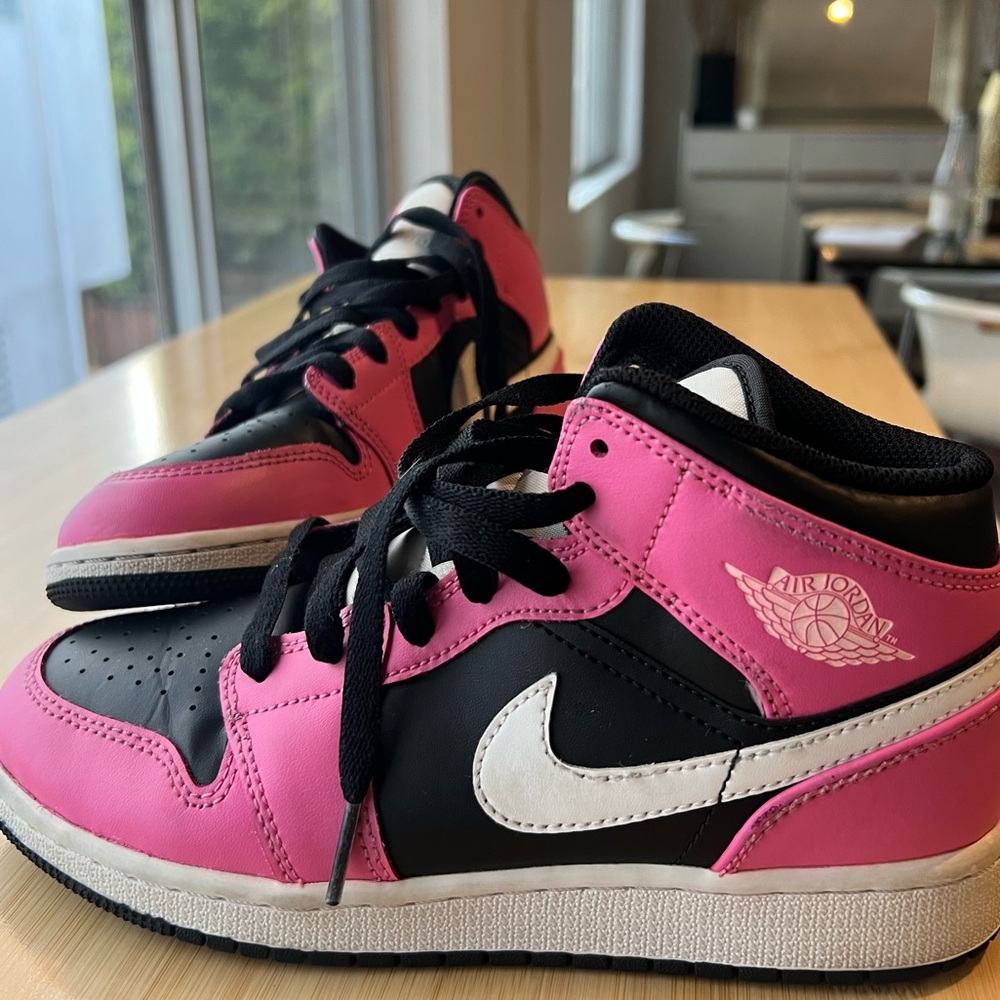 Jordan’s pink and black